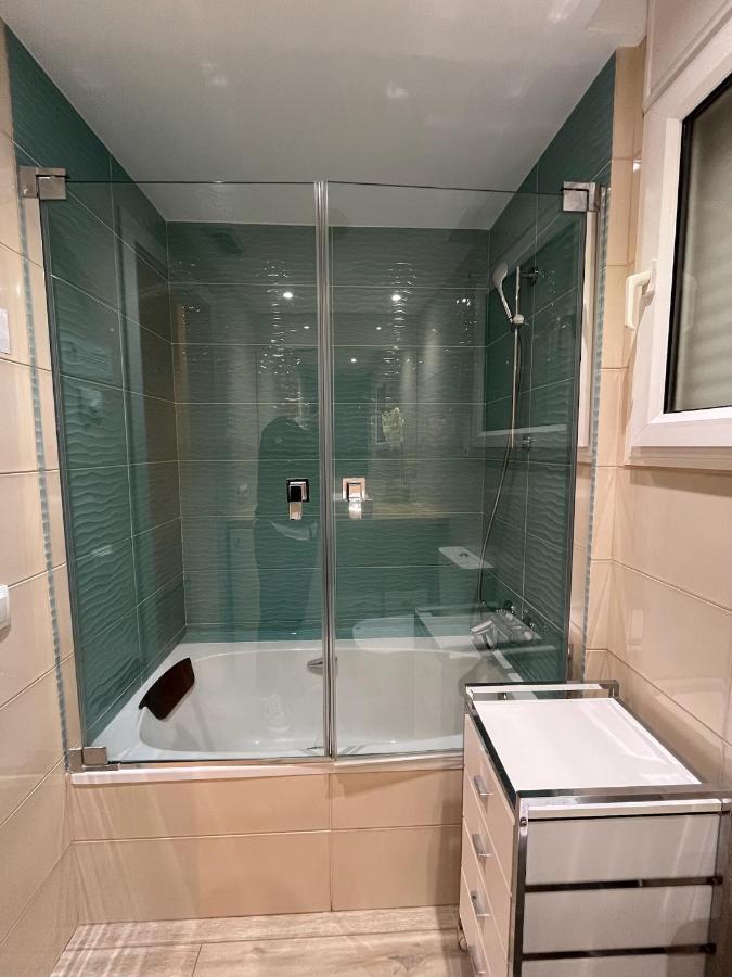 Seahomes Vacations - Nautic Maritime Apt Бланес Екстериор снимка